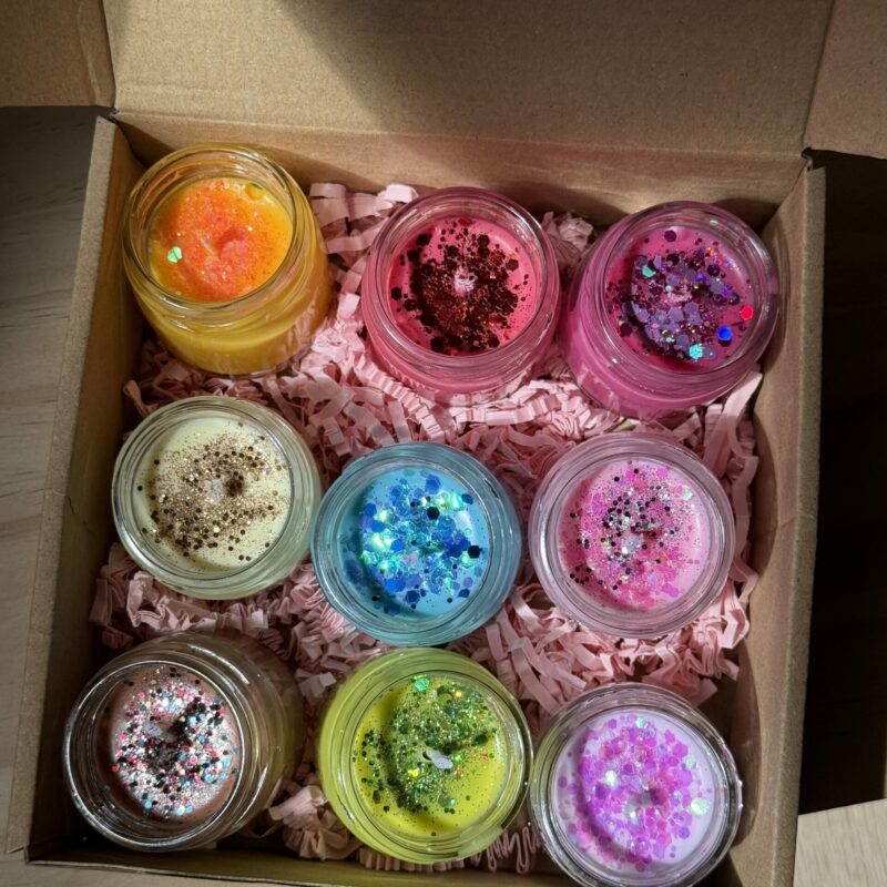 🌈 Pack 9 Velas Aromáticas – Mini Tesoros con Mucho Brilli ✨🕯